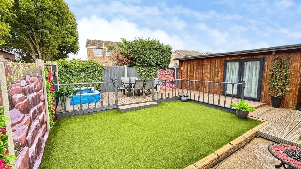 House in Lincoln - View 4