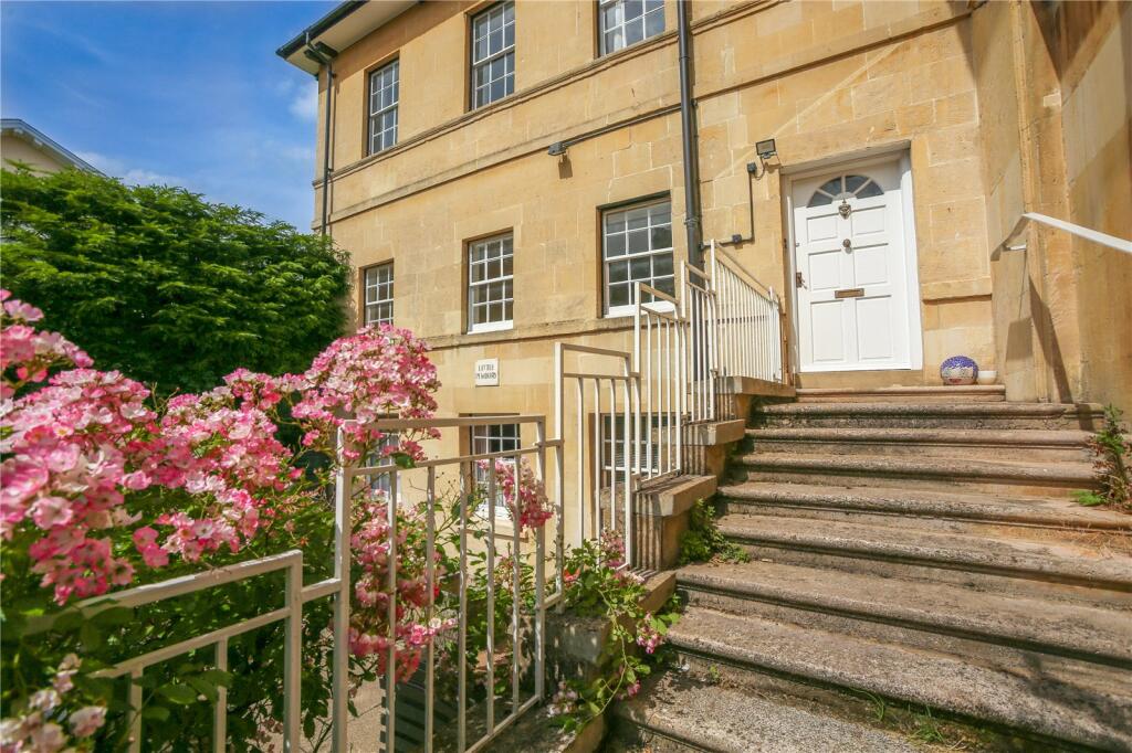 Apartment in Cheltenham, Gloucestershire - View 2