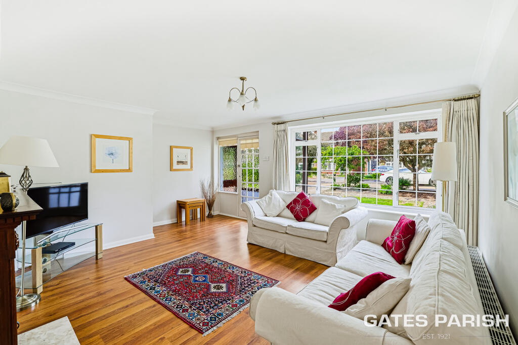 Berkeley Drive, Hornchurch, RM11 photo 4