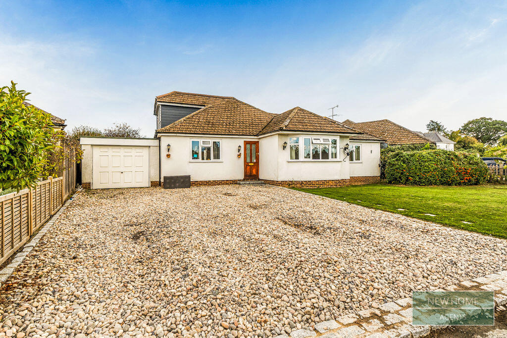4-bed detached on Manor Grove, Fifield, Maidenhead, SL6 2PQ, £825,000