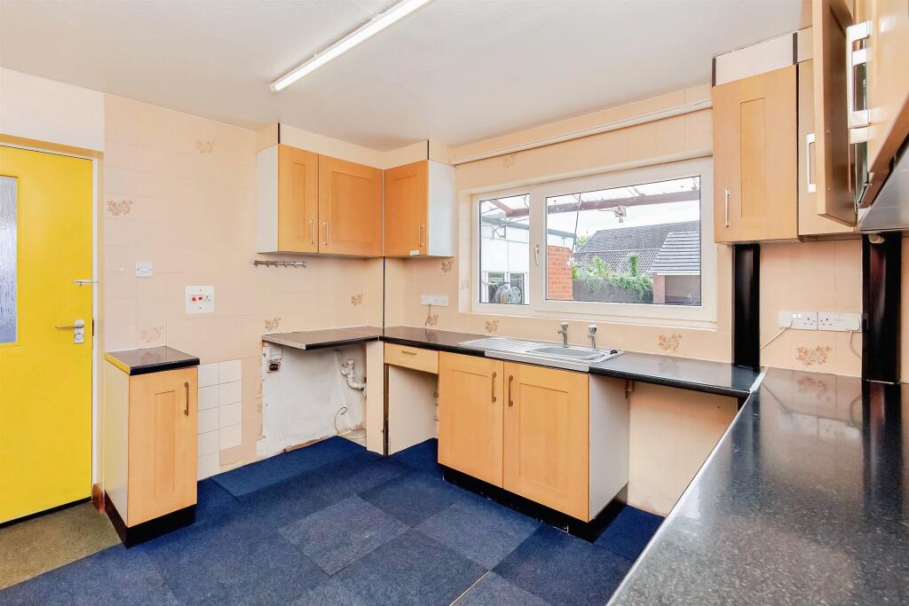 House in Kettering, Brambleside - More