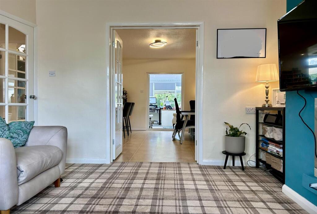 House in Kirklees, Towngate, Mirfield - View 4