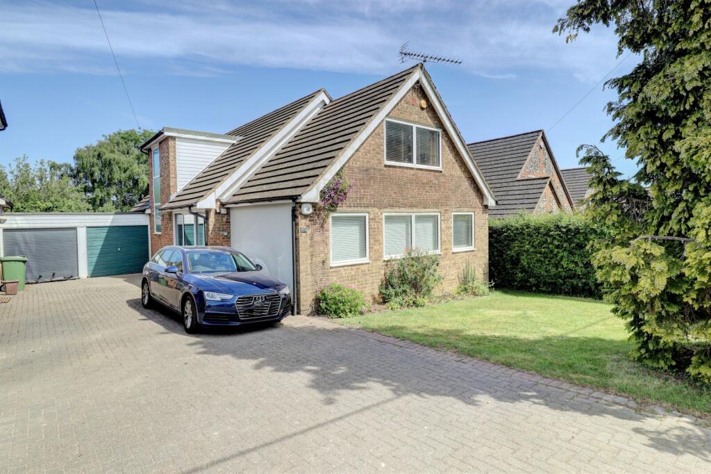 4-bed house on Brimmers Hill, Widmer End, High Wycombe, Buckinghamshire, HP15, £600,000