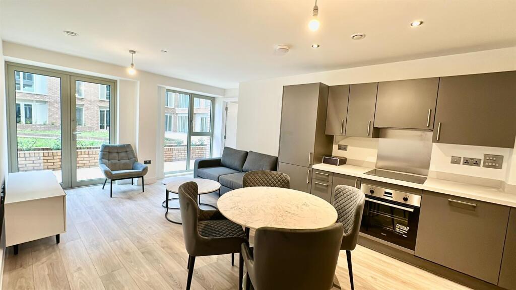 Main image of property: BRAND NEW APARTMENT- Boulevard Plaza, Birmingham, B5