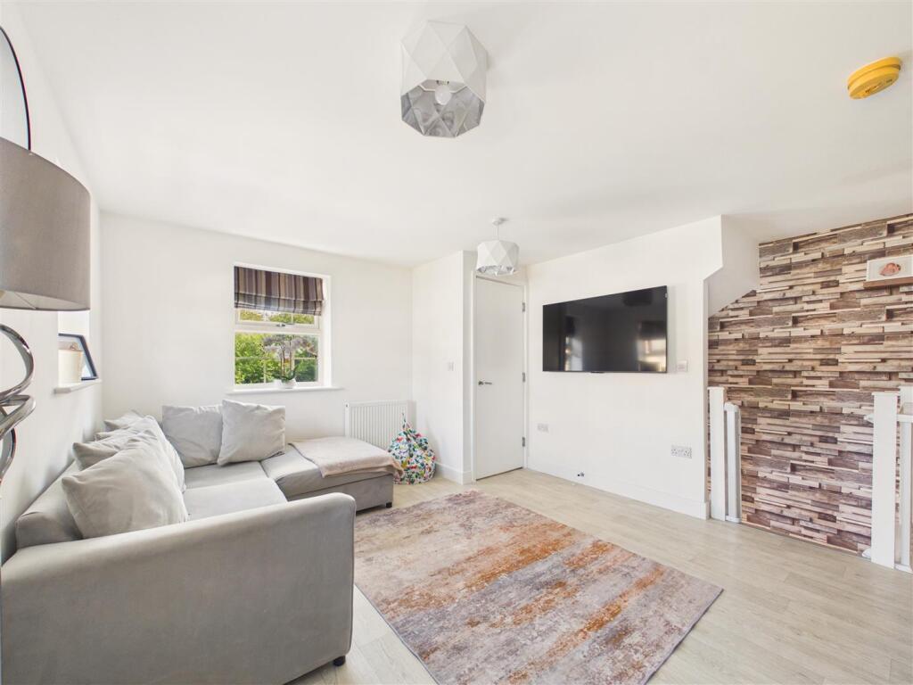 House in Hull - View 2
