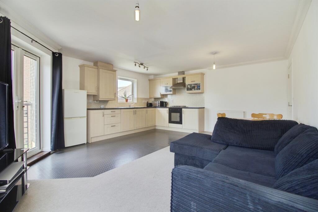 Apartment in Welwyn Hatfield, Hertfordshire - View 3