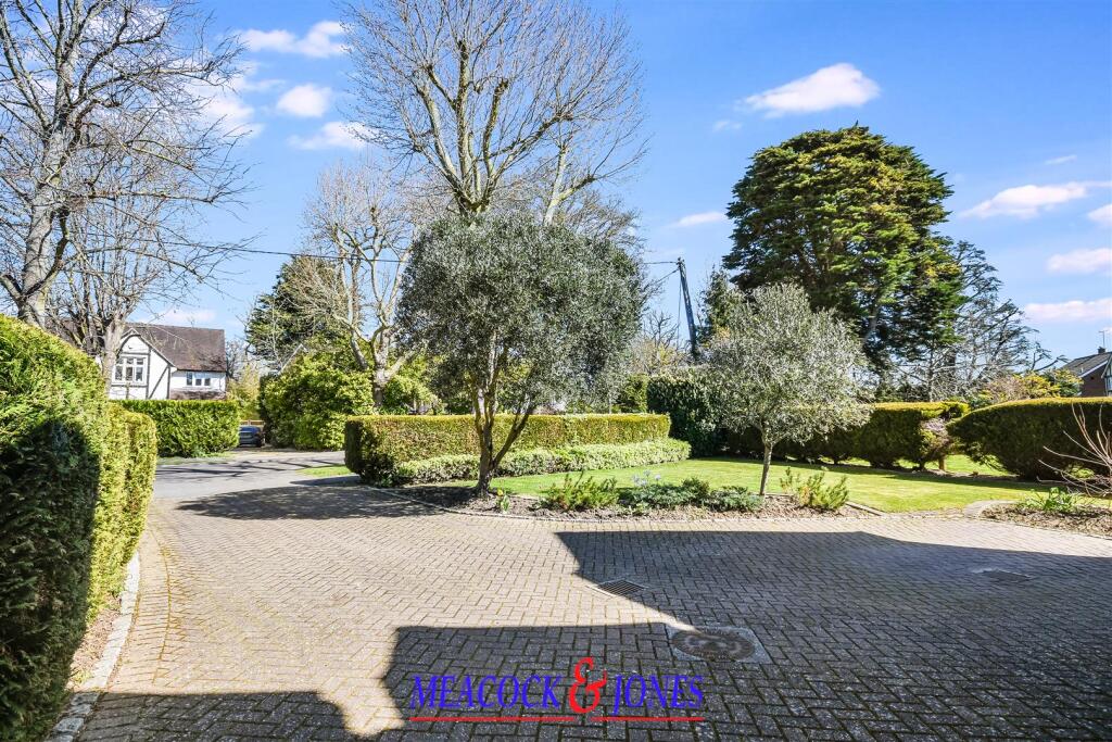 Park Avenue, Hutton, Brentwood - View 3