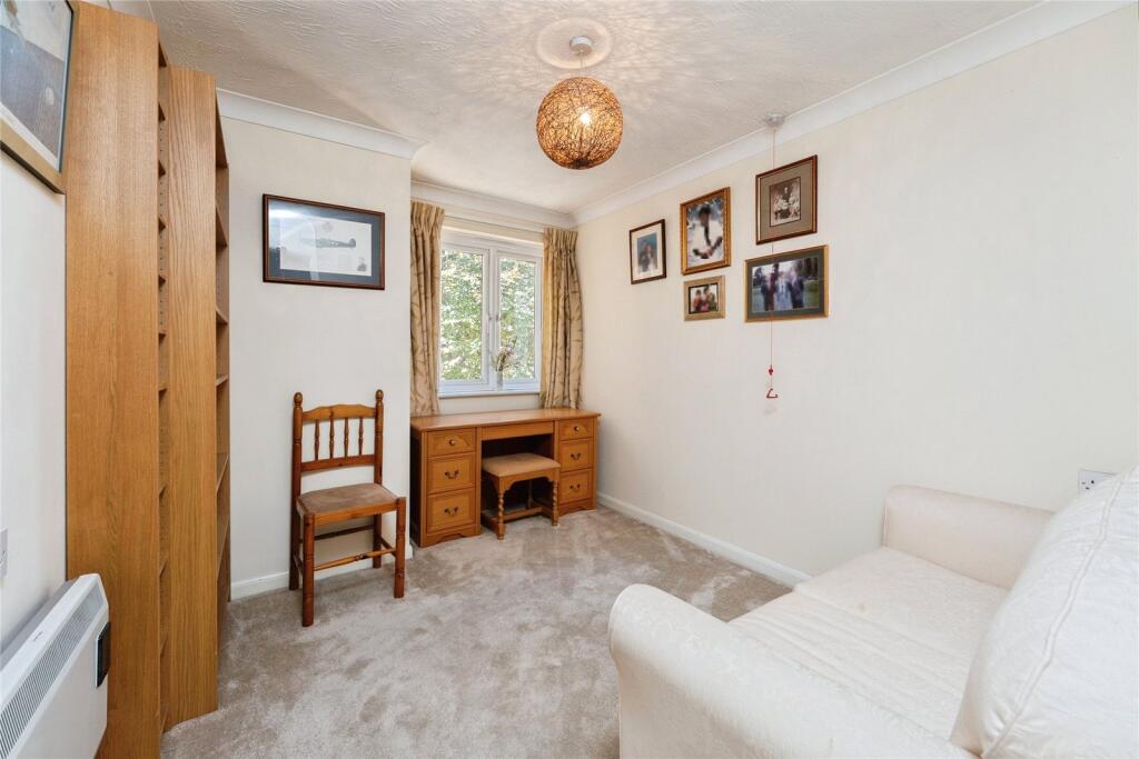 Apartment in Sutton - More