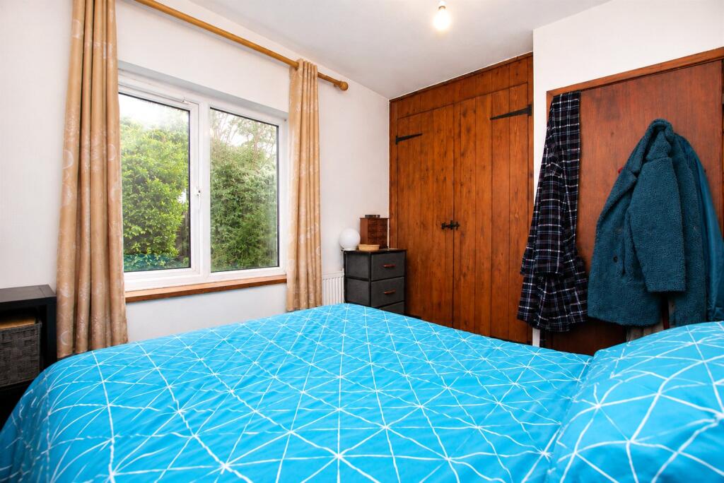 Apartment in Guildford, Surrey - More