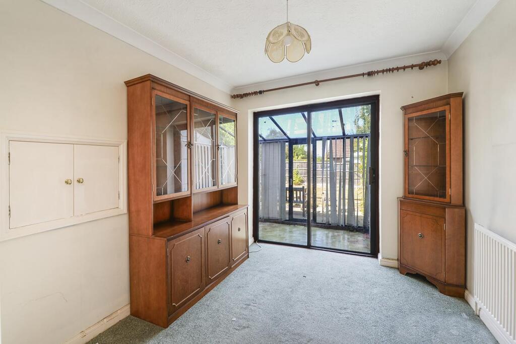 House in Tunbridge Wells, Paddock Wood - More