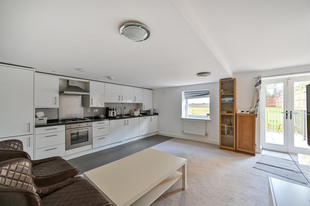 Apartment in Reading, Spring Gardens, Whitley - View 3