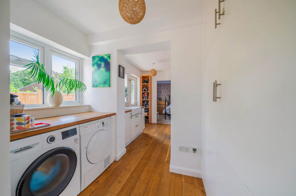 House in Guildford, Shalford - More