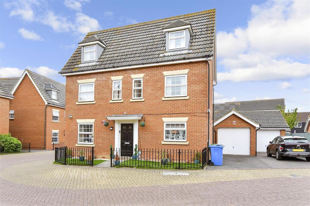 6-bed detached on Trona Court, Sittingbourne, Kent, £485,000