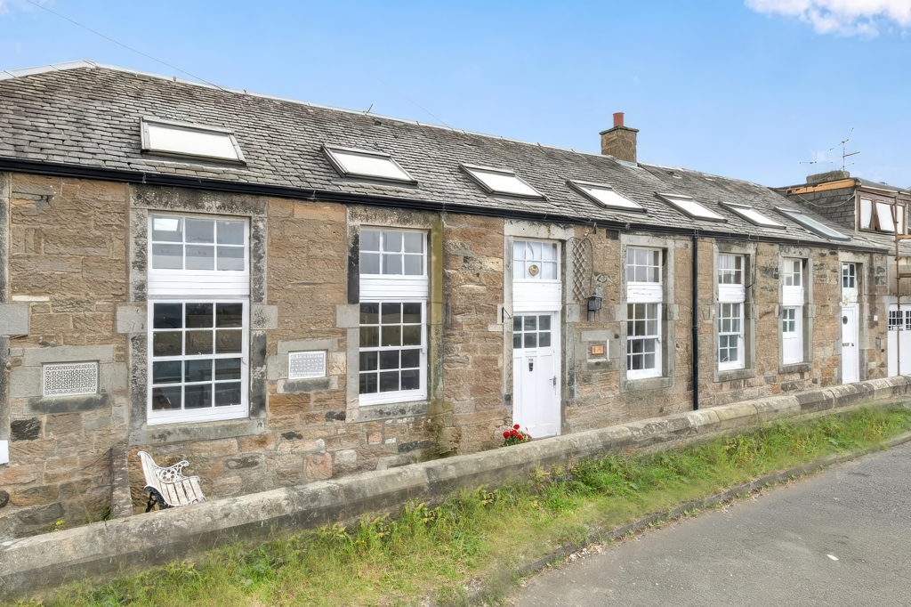 Main image of property: 1 Stanedykehead, Braids, Edinburgh, EH16 6YE
