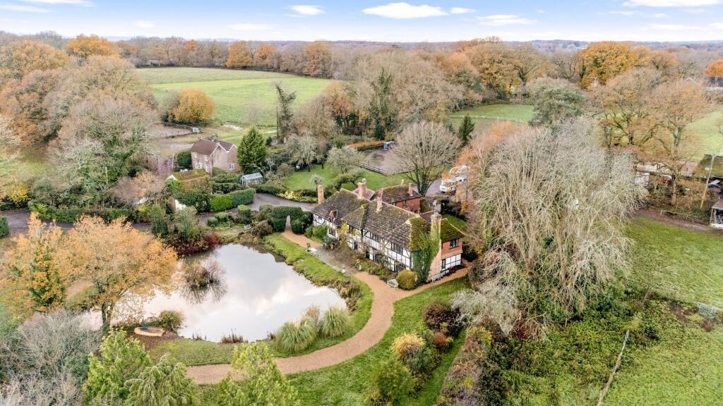 Main image of property: Broadwater Lane, Copsale, RH13