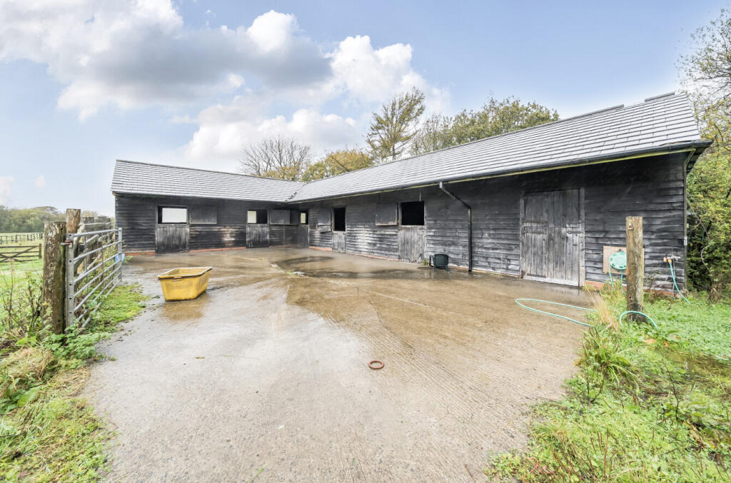 House in Meinciau, Llangyndeyrn - View 2