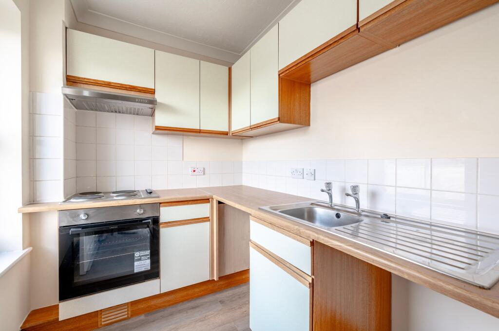 Apartment in East Suffolk, Lowestoft - View 3