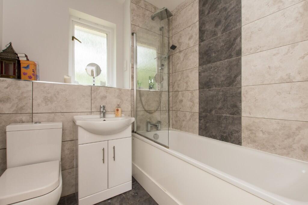 2 bedroom end of terrace house for rent