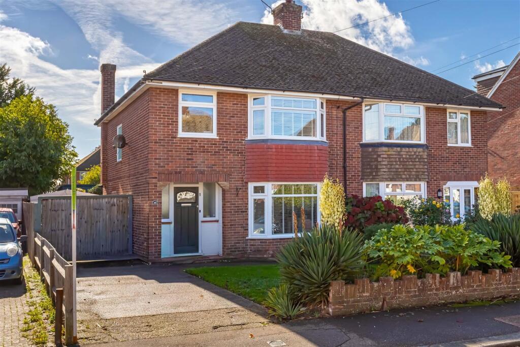 3-bed semi-detached on Raleigh Crescent, Goring-By-Sea, Worthing, £425,000