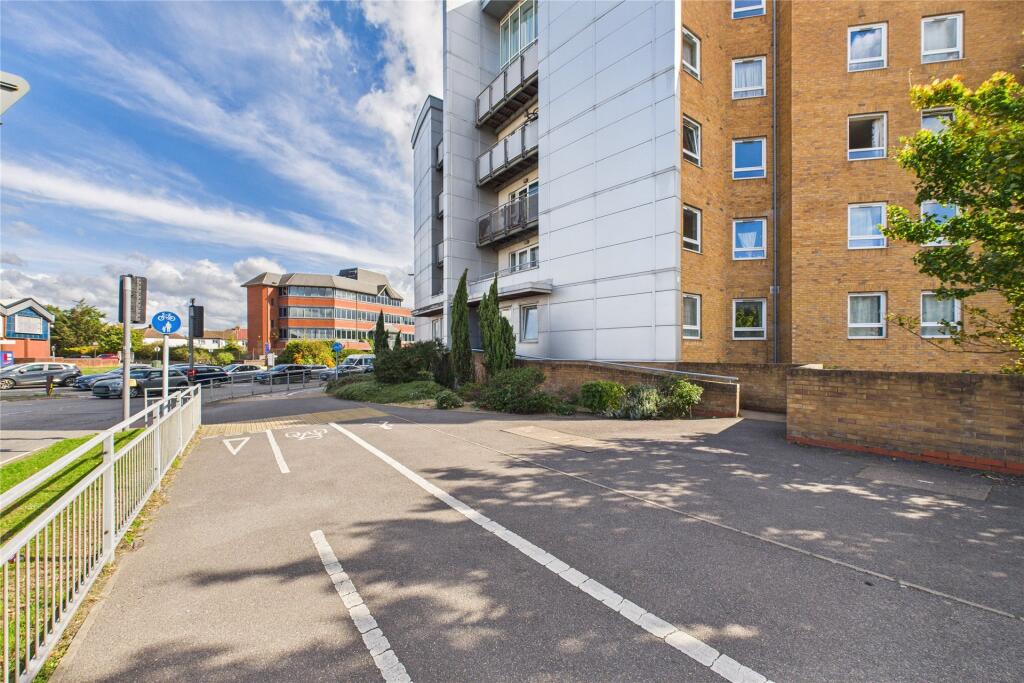 Apartment in Slough - View 3