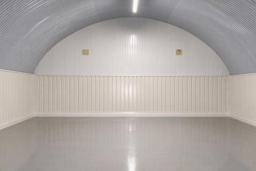 An empty arch with white lining