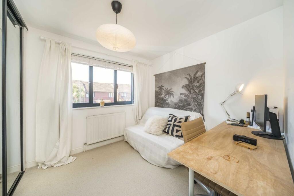 House in Croydon - More