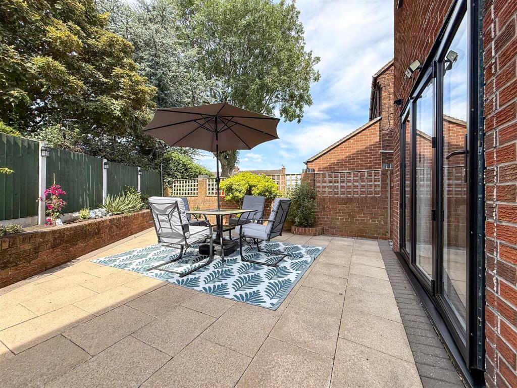 House in Stoke-on-Trent - View 5