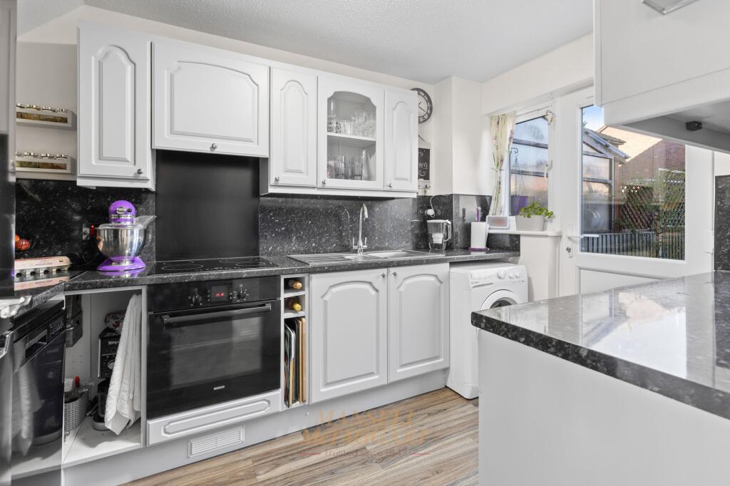 House in Crawley, Broadfield - View 2