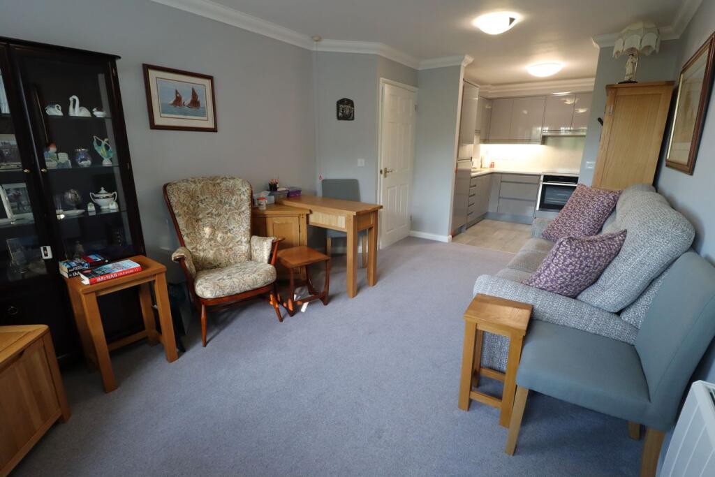 Apartment in Rochford, Hockley - More
