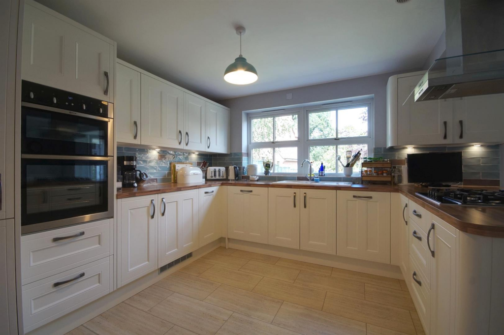 House in Gloucester - View 3