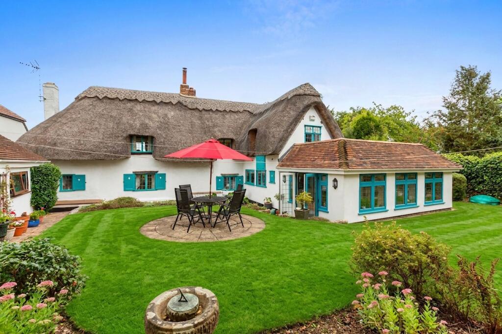House in Hemel Hempstead, Stone with Bishopstone and Hartwell - View 4
