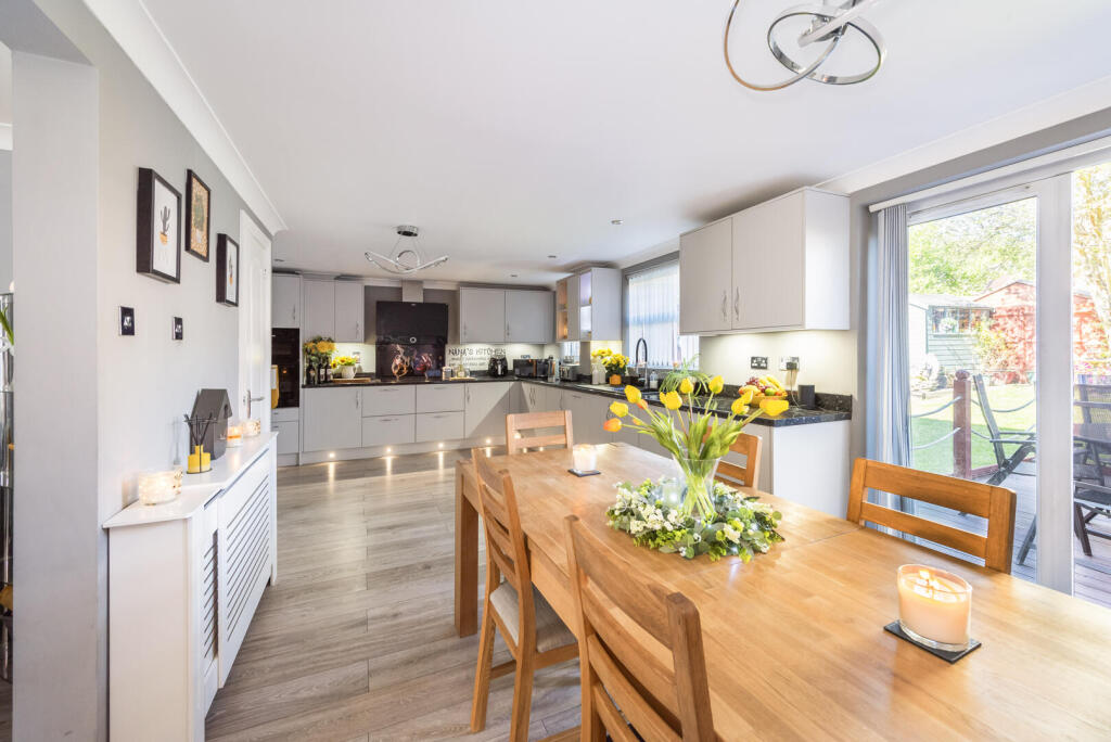 House in Fareham, Whiteley - View 2