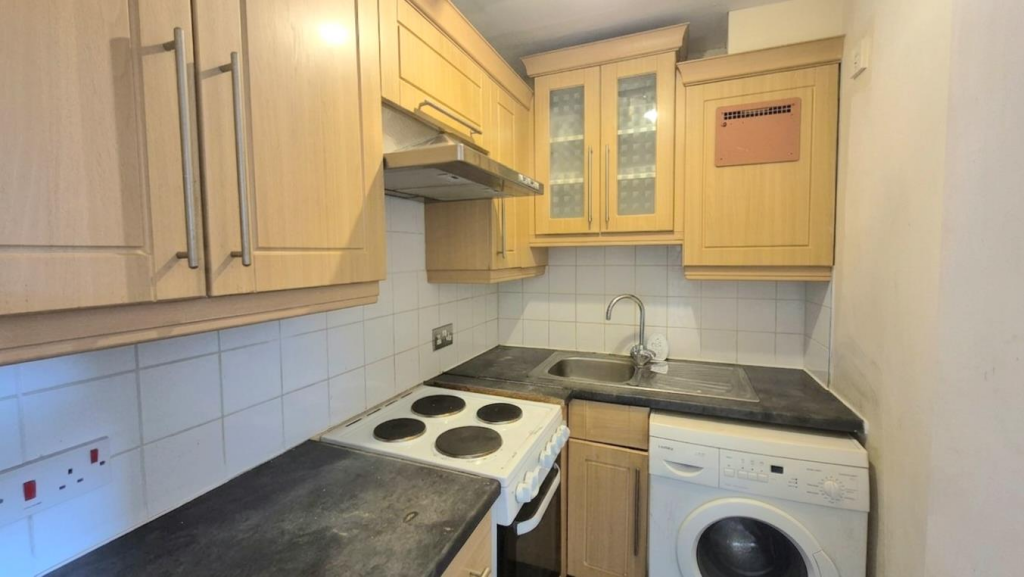 Apartment in Milton Keynes - View 5