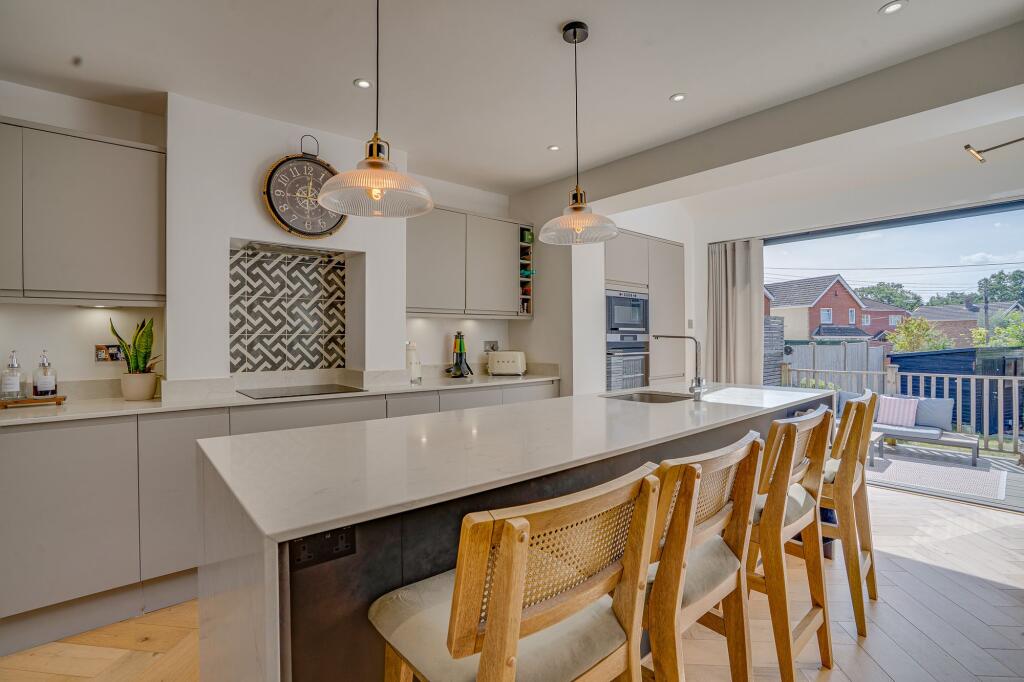 House in Eastleigh, Millers Dale South, Chandler's Ford - View 5