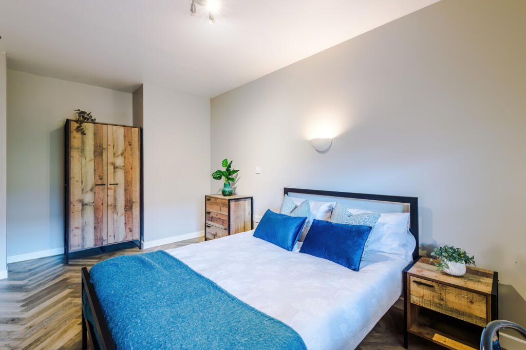 Apartment in Manchester - View 5