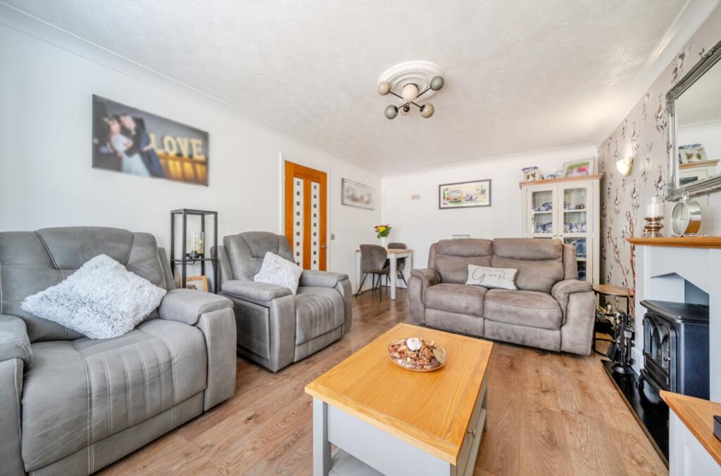 House in Waltham - More