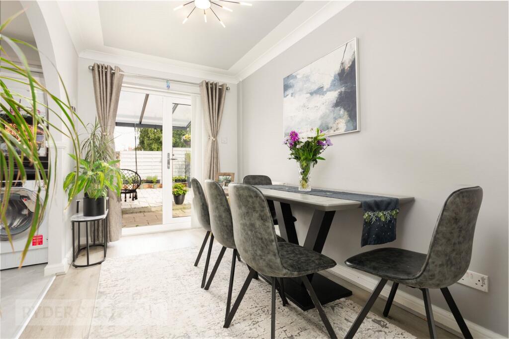 House in Oldham, Greater Manchester - More