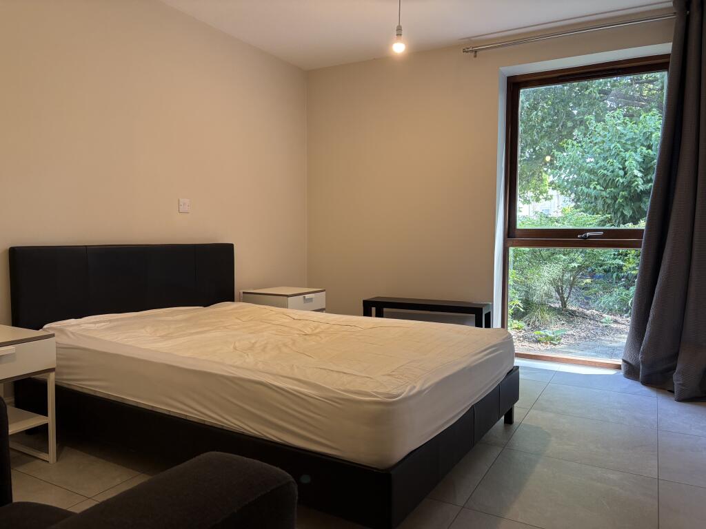 Apartment in Cambridge, Chesterton - View 5