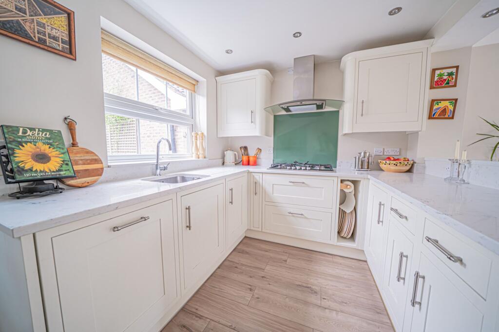 Lapwing Drive, Hampton-In-Arden, B92 photo 4