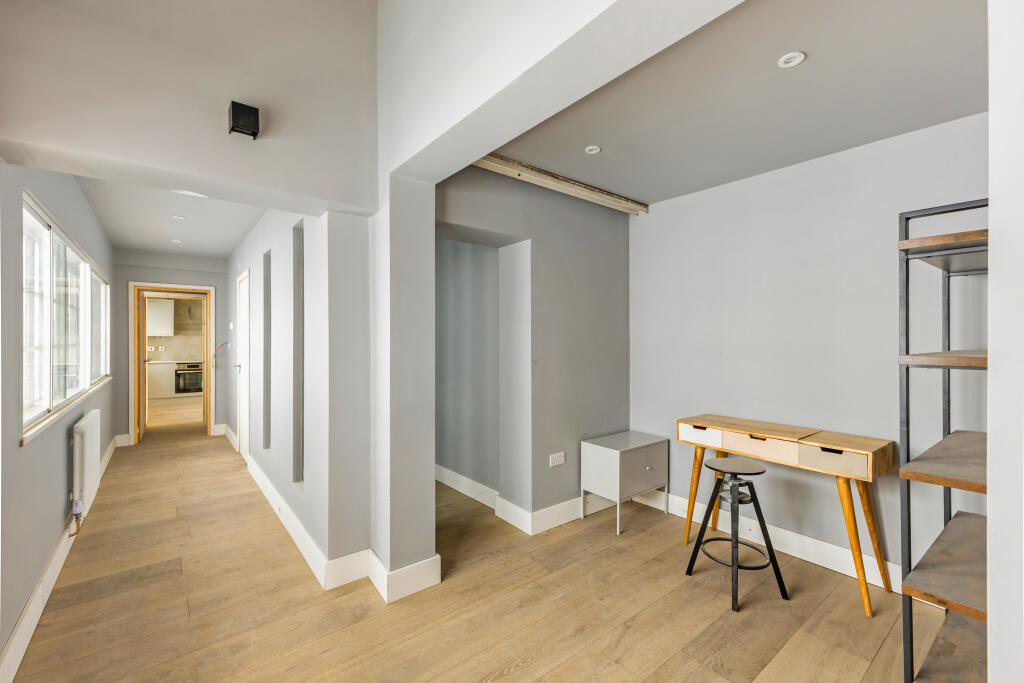 Apartment in London - View 5