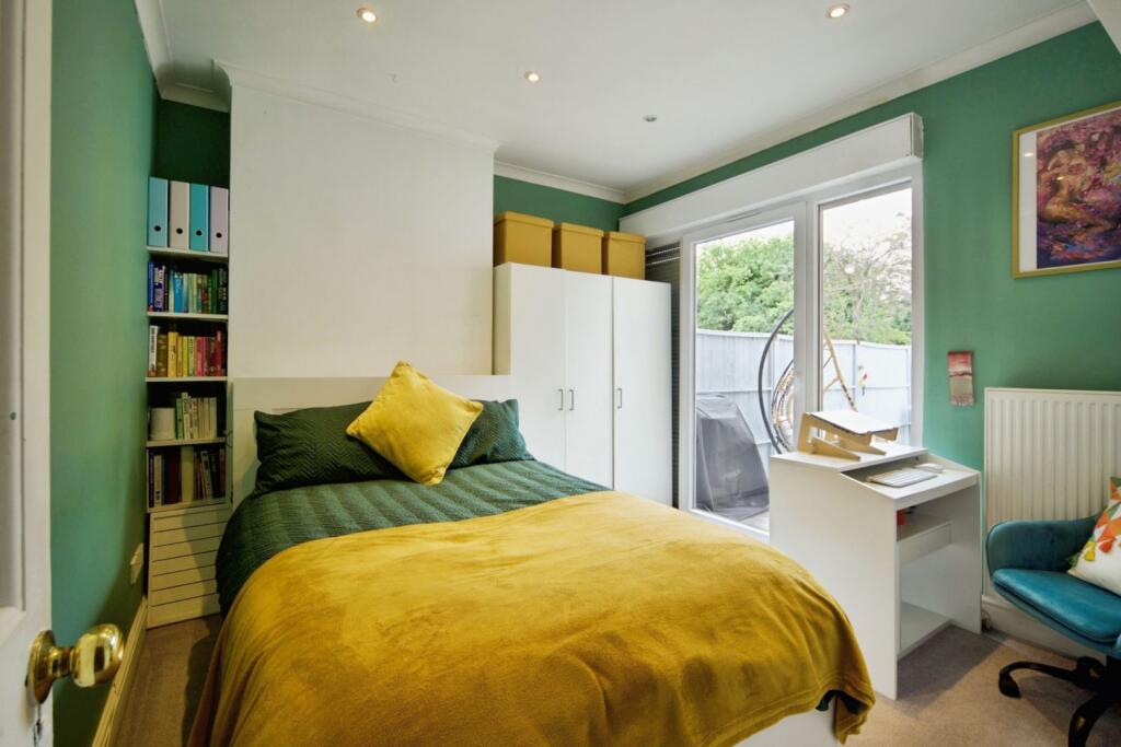 Apartment in London - More