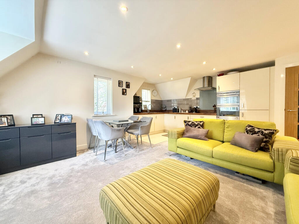 Apartment in Bournemouth, West Moors - View 4
