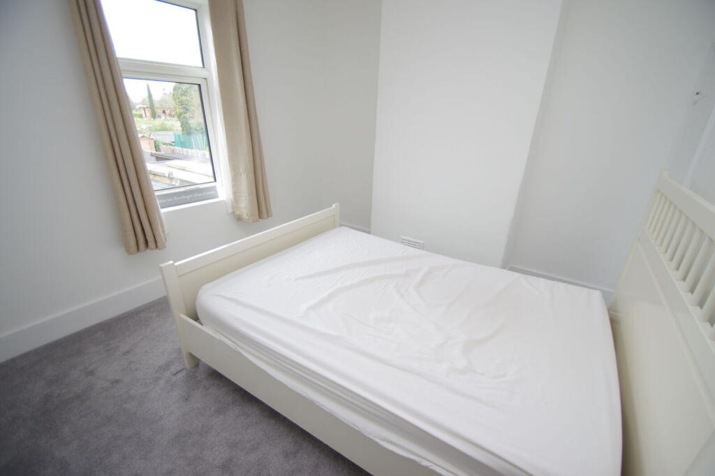 House in Watford - View 5
