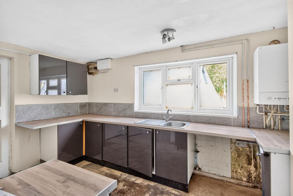 House in Newcastle-under-Lyme, Kidsgrove - More