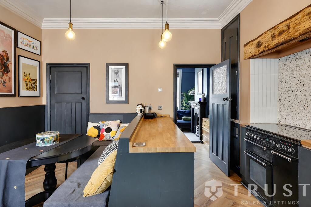House in Kirklees, Hill Top Estate, Dewsbury Moor - View 4