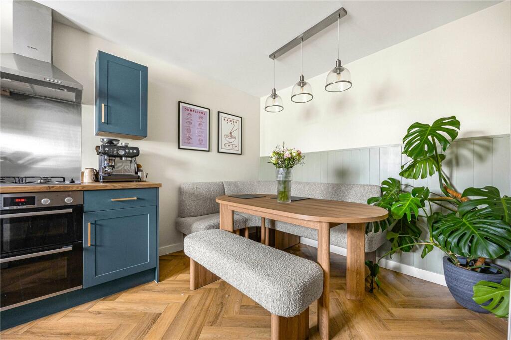 House in South Oxfordshire, Highlands Park, Henley-on-Thames - View 2