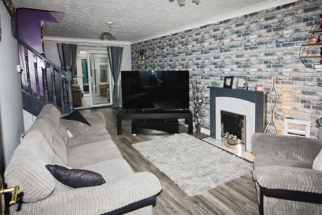 Willowmead Close, Scunthorpe, DN15 photo 2