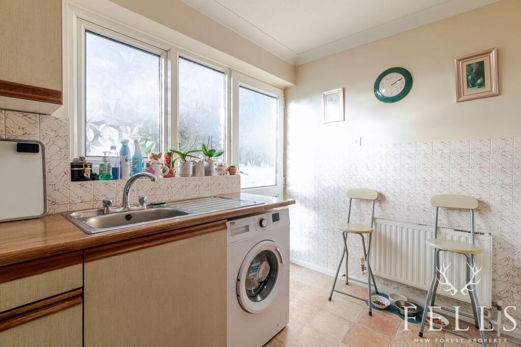 Eastfield Lane, Ringwood, BH24 - View 6