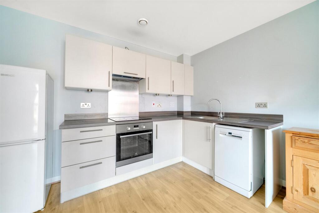 Apartment in Sutton - View 2
