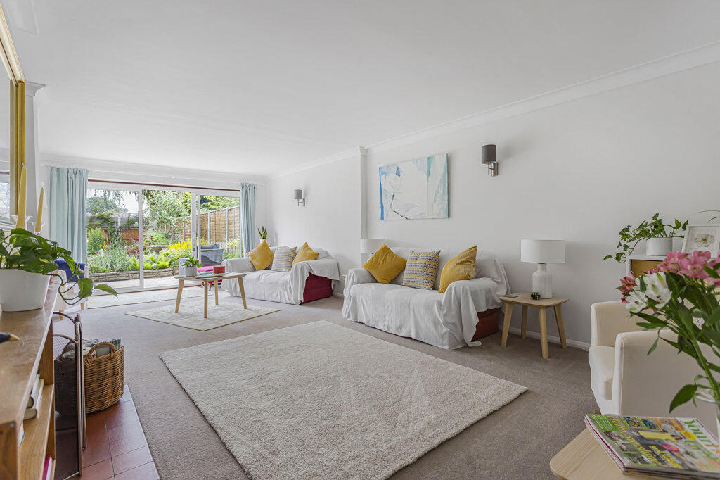 Saxonbury Avenue, Sunbury-on-Thames, Surrey, TW16 – pohled 2